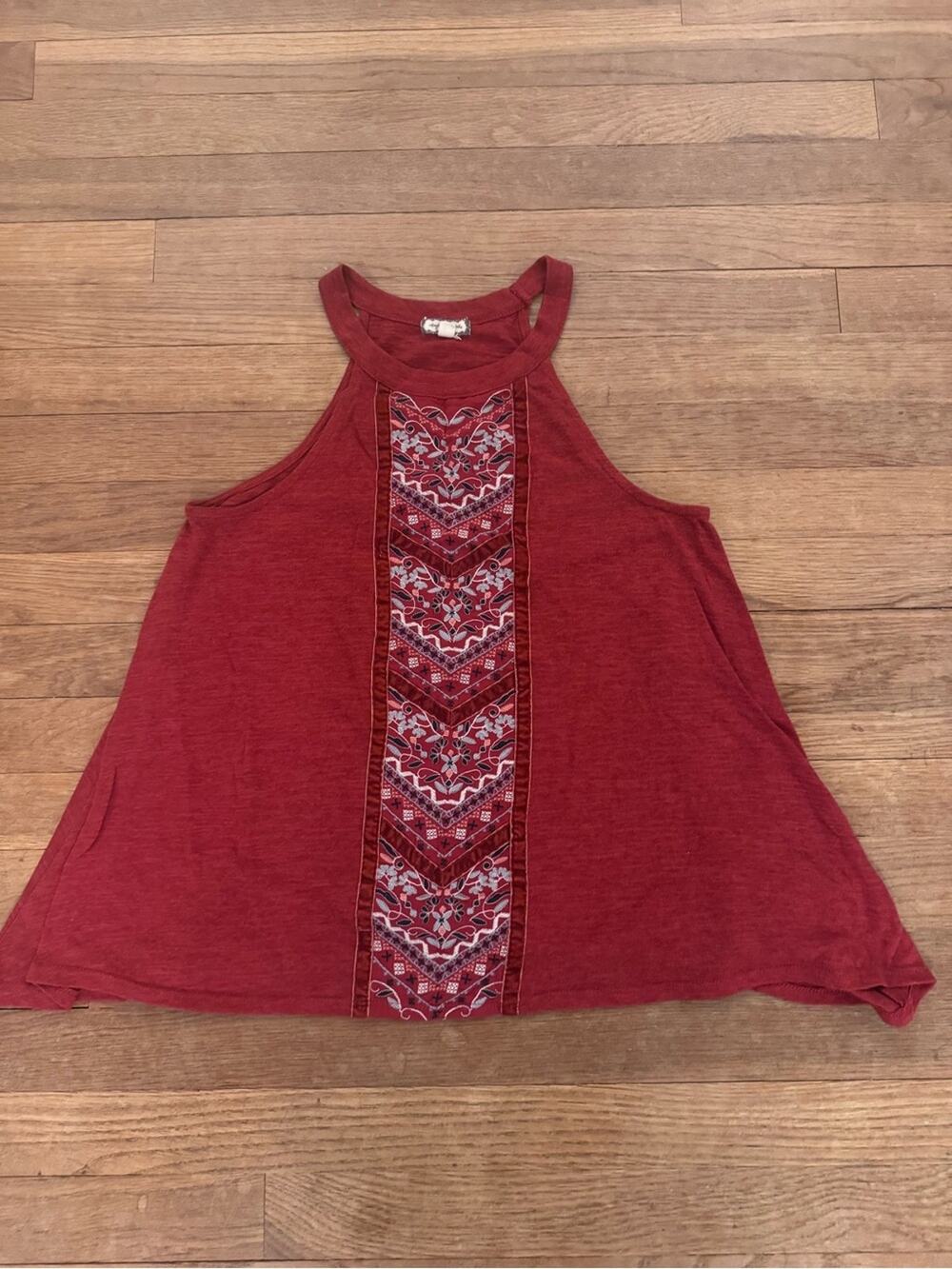 Eyeshadow Women's Rust Red Embroidered High Neck Tank Top - Size S
b12